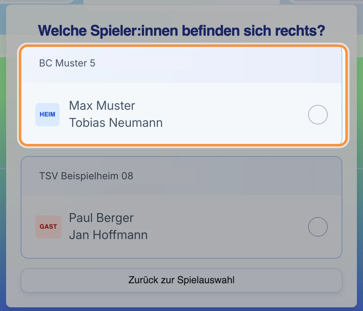 Fenster „Welche Spieler:innen befinden sich rechts?“ mit beiden Mannschaften, der Heim-Block ist hervorgehoben